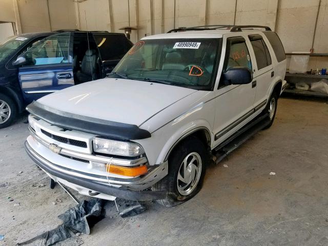 1GNDT13W2XK177959 - 1999 CHEVROLET BLAZER WHITE photo 2