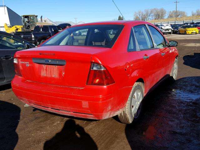 1FAHP34N07W340588 - 2007 FORD FOCUS ZX4 RED photo 4