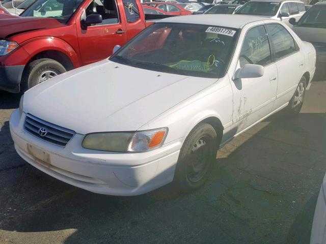 JT2BG22K610548061 - 2001 TOYOTA CAMRY CE WHITE photo 2