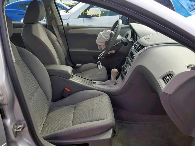 1G1ZC5E09CF332212 - 2012 CHEVROLET MALIBU 1LT SILVER photo 5