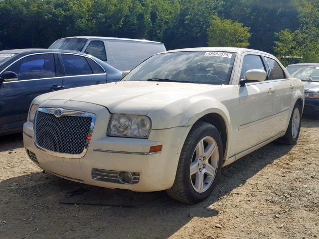 2C3KA53G26H220664 - 2006 CHRYSLER 300 TOURIN CREAM photo 2