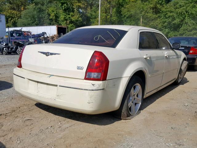 2C3KA53G26H220664 - 2006 CHRYSLER 300 TOURIN CREAM photo 4