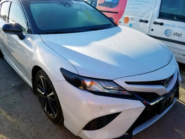 4T1BZ1HK0JU001262 - 2018 TOYOTA CAMRY XSE WHITE photo 1