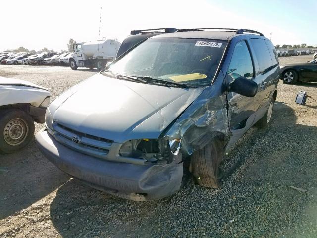 4T3ZF13C3YU236750 - 2000 TOYOTA SIENNA LE SILVER photo 2