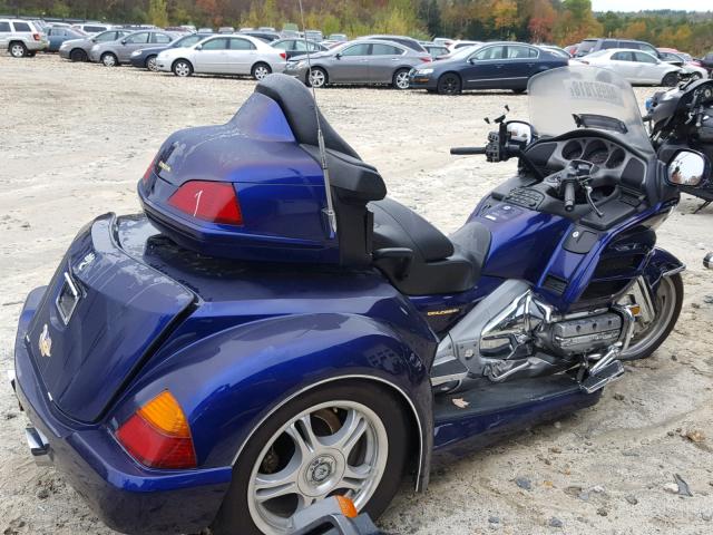 1HFSC47072A111578 - 2002 HONDA GL1800 BLUE photo 4