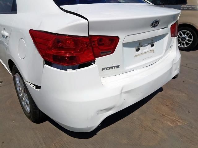 KNAFU4A29A5056350 - 2010 KIA FORTE EX WHITE photo 9