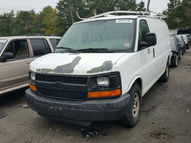 1GCFG15X981152172 - 2008 CHEVROLET EXPRESS G1 WHITE photo 2