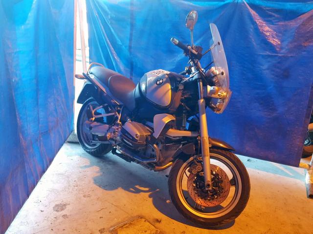 WB10407B4YZB81686 - 2000 BMW R1100 R SILVER photo 1