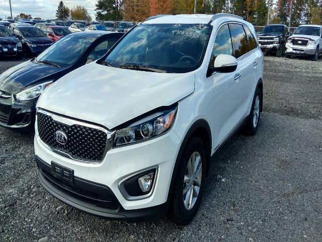 5XYPGDA50JG378827 - 2018 KIA SORENTO LX WHITE photo 2