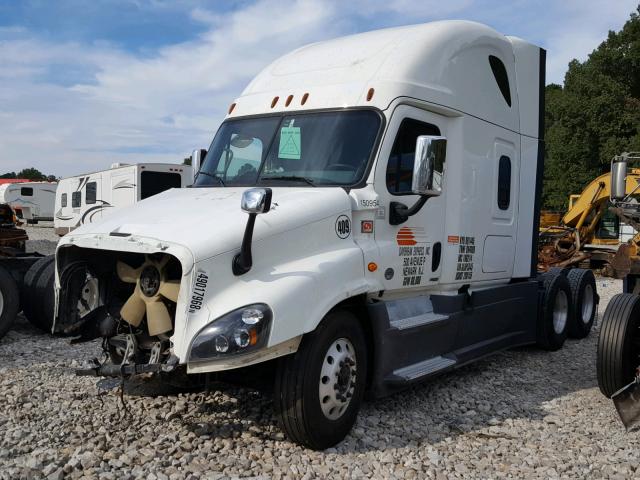 1FUJGLD50GLHP5345 - 2016 FREIGHTLINER CASCADIA 1 WHITE photo 2