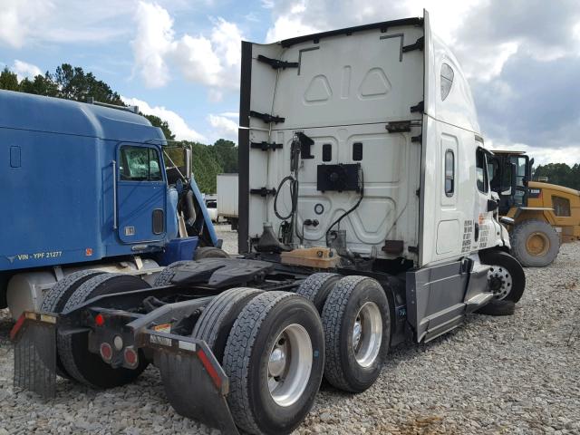 1FUJGLD50GLHP5345 - 2016 FREIGHTLINER CASCADIA 1 WHITE photo 4