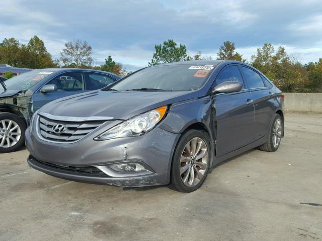 5NPEC4AC2CH386585 - 2012 HYUNDAI SONATA SE GRAY photo 2