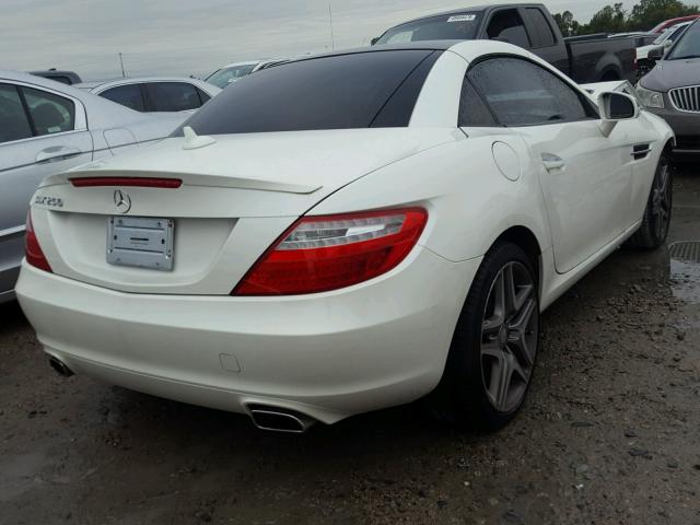 WDDPK4HA3EF087044 - 2014 MERCEDES-BENZ SLK 250 WHITE photo 4