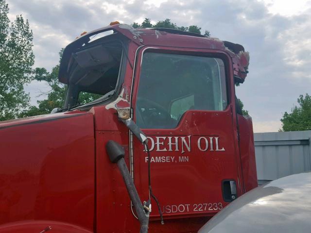 1XKDD48X5AJ269772 - 2010 KENWORTH CONSTRUCTI RED photo 9