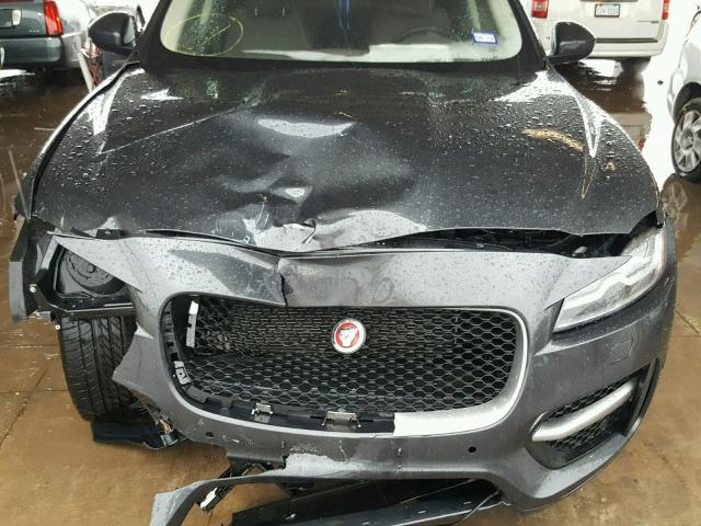 SADCL2BV3HA059174 - 2017 JAGUAR F-PACE R - GRAY photo 7