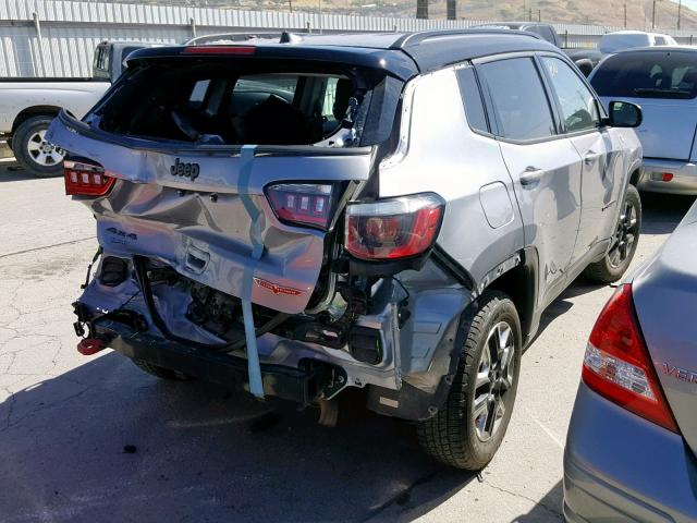 3C4NJDDB7JT371859 - 2018 JEEP COMPASS TR SILVER photo 4