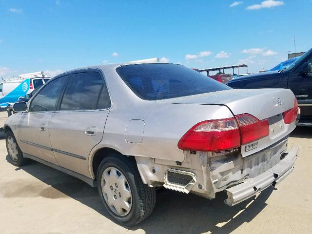 1HGCG5640WA081733 - 1998 HONDA ACCORD LX SILVER photo 3