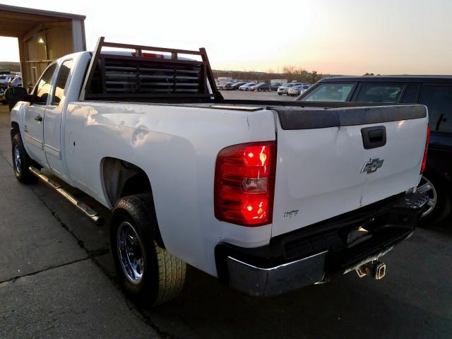 1GCHC59K29E107711 - 2009 CHEVROLET SILVERADO WHITE photo 3