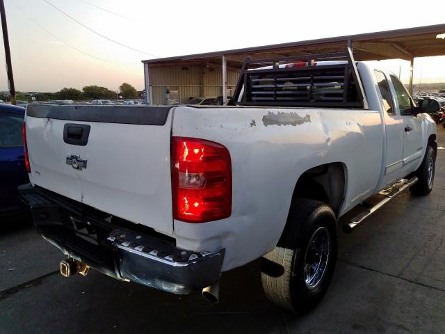 1GCHC59K29E107711 - 2009 CHEVROLET SILVERADO WHITE photo 4