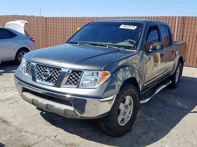 1N6AD07U35C410487 - 2005 NISSAN FRONTIER C GREEN photo 2