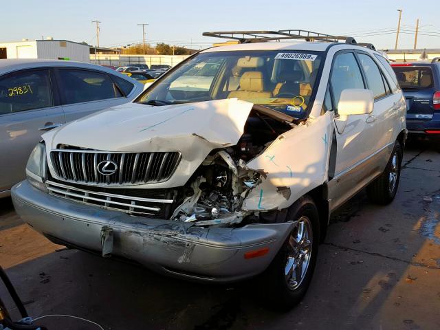 JTJGF10U120130066 - 2002 LEXUS RX 300 WHITE photo 2