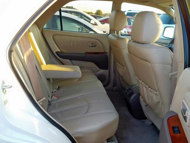 JTJGF10U120130066 - 2002 LEXUS RX 300 WHITE photo 6