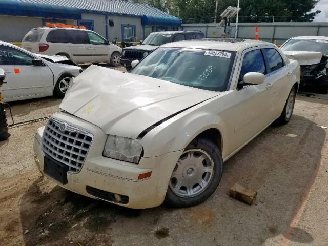 2C3KA53G36H519628 - 2006 CHRYSLER 300 TOURIN WHITE photo 2