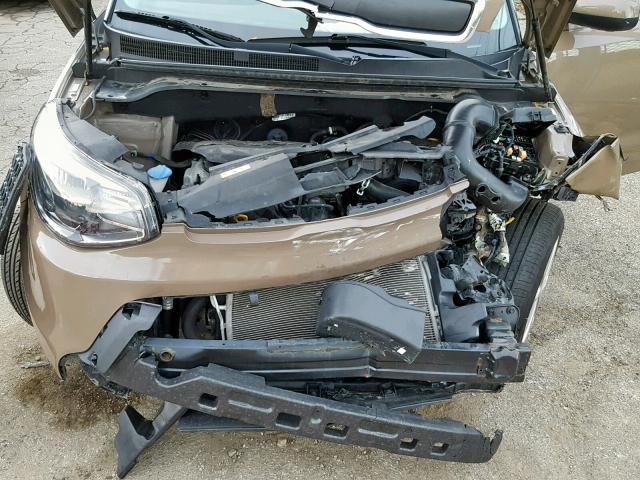 KNDJN2A24F7200882 - 2015 KIA SOUL BROWN photo 7