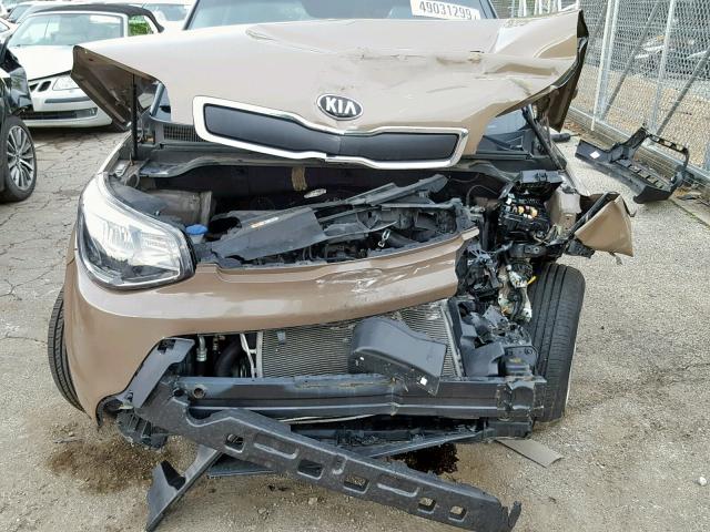 KNDJN2A24F7200882 - 2015 KIA SOUL BROWN photo 9