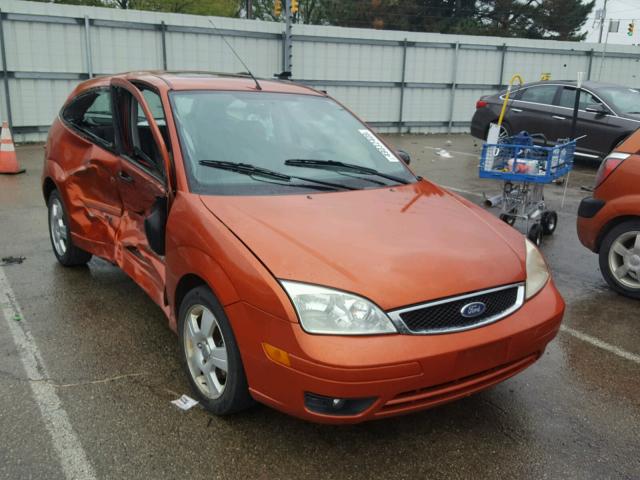 3FAFP31NX5R128034 - 2005 FORD FOCUS ZX3 ORANGE photo 1