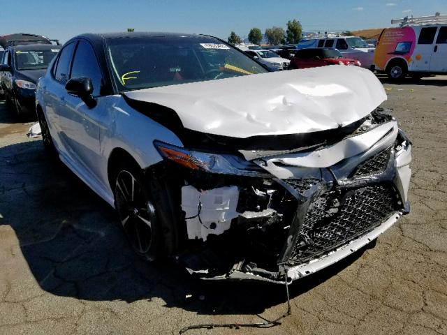 4T1B61HK0JU133141 - 2018 TOYOTA CAMRY XSE WHITE photo 1