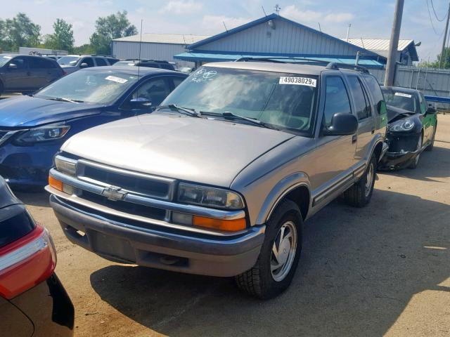 1GNDT13W3W2210191 - 1998 CHEVROLET BLAZER TAN photo 2