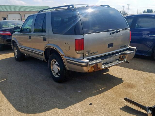 1GNDT13W3W2210191 - 1998 CHEVROLET BLAZER TAN photo 3