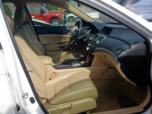 1HGCP2F62BA103953 - 2011 HONDA ACCORD WHITE photo 5