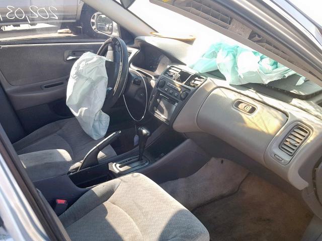 1HGCG56412A176456 - 2002 HONDA ACCORD LX SILVER photo 5