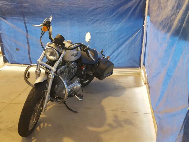 1HD4CR217AC433719 - 2010 HARLEY-DAVIDSON XL883 L SILVER photo 2