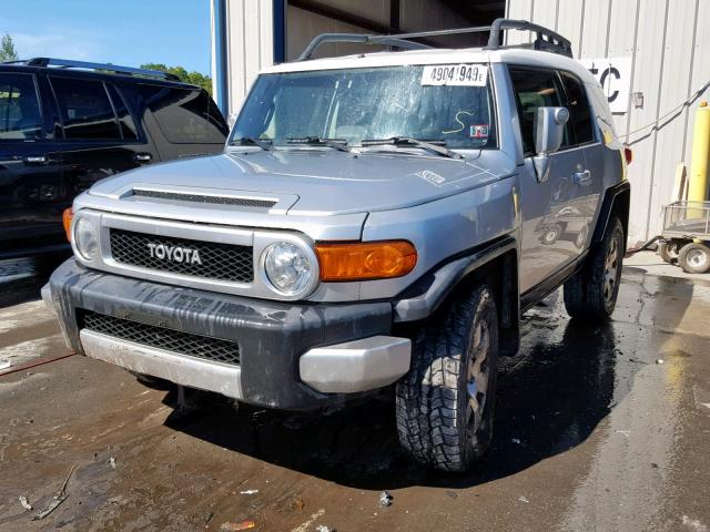 JTEBU11F070009857 - 2007 TOYOTA FJ CRUISER SILVER photo 2