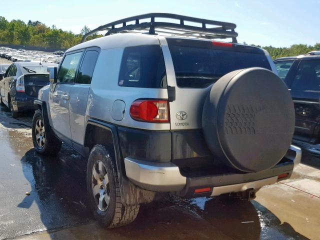 JTEBU11F070009857 - 2007 TOYOTA FJ CRUISER SILVER photo 3