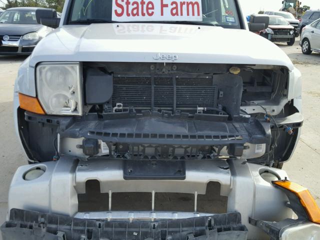 1J8HH58P17C622487 - 2007 JEEP COMMANDER SILVER photo 9