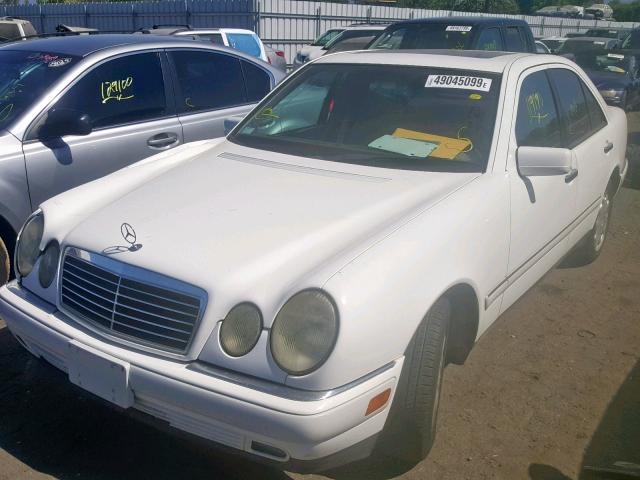 WDBJF55F0VA394287 - 1997 MERCEDES-BENZ E 320 WHITE photo 2