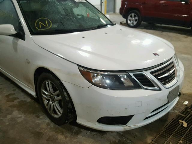 YS3FA4CY4B1309833 - 2011 SAAB 9-3 2.0T WHITE photo 9