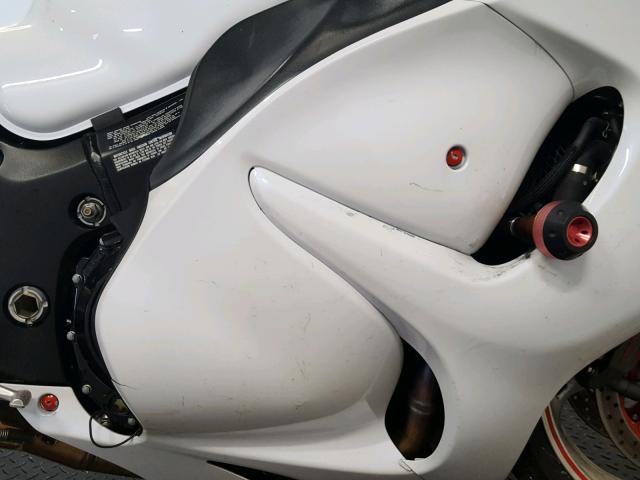 JS1GX72A6C2102978 - 2012 SUZUKI GSX1300 R WHITE photo 5