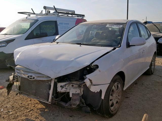 KMHDU4ADXAU936907 - 2010 HYUNDAI ELANTRA BL WHITE photo 2