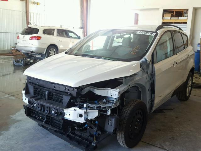 1FMCU9GD7JUC48122 - 2018 FORD ESCAPE SE WHITE photo 2