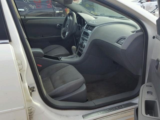 1G1ZG57B78F198925 - 2008 CHEVROLET MALIBU LS Blanco foto 5