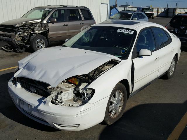 1FAFP56U95A245027 - 2005 FORD TAURUS SEL WHITE photo 2