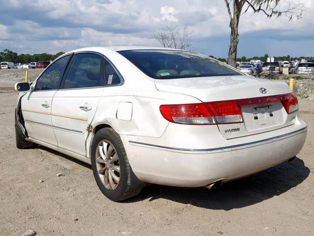 KMHFC46F06A054305 - 2006 HYUNDAI AZERA SE WHITE photo 3