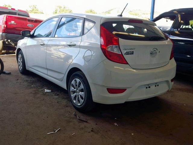 KMHCT5AE8GU266618 - 2016 HYUNDAI ACCENT SE WHITE photo 3