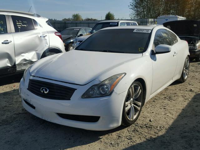 JNKCV64E19M606984 - 2009 INFINITI G37 BASE WHITE photo 2