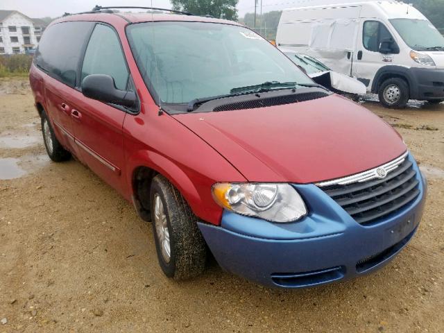 2C4GP54L95R582074 - 2005 CHRYSLER TOWN & COU RED photo 1